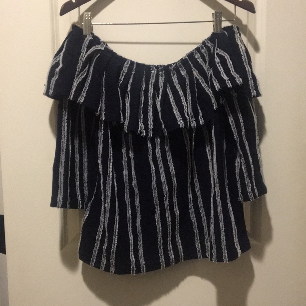 Banana Republic off the shoulder ruffle 3/4 sleeves top w/ soft frayed detail M